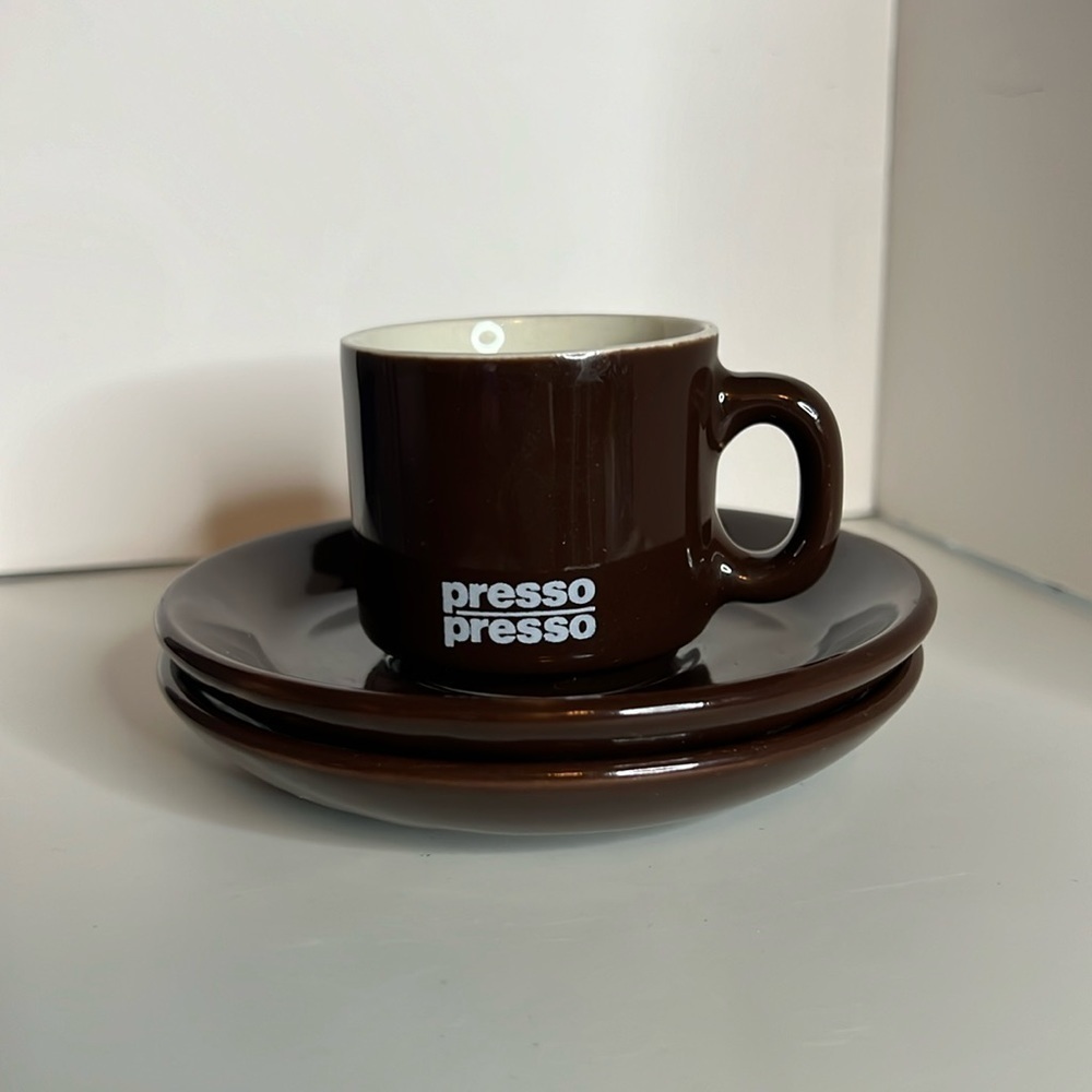 Exclusive Nestle Presso Demitasse Cup with 2 saucers. Brown and white.